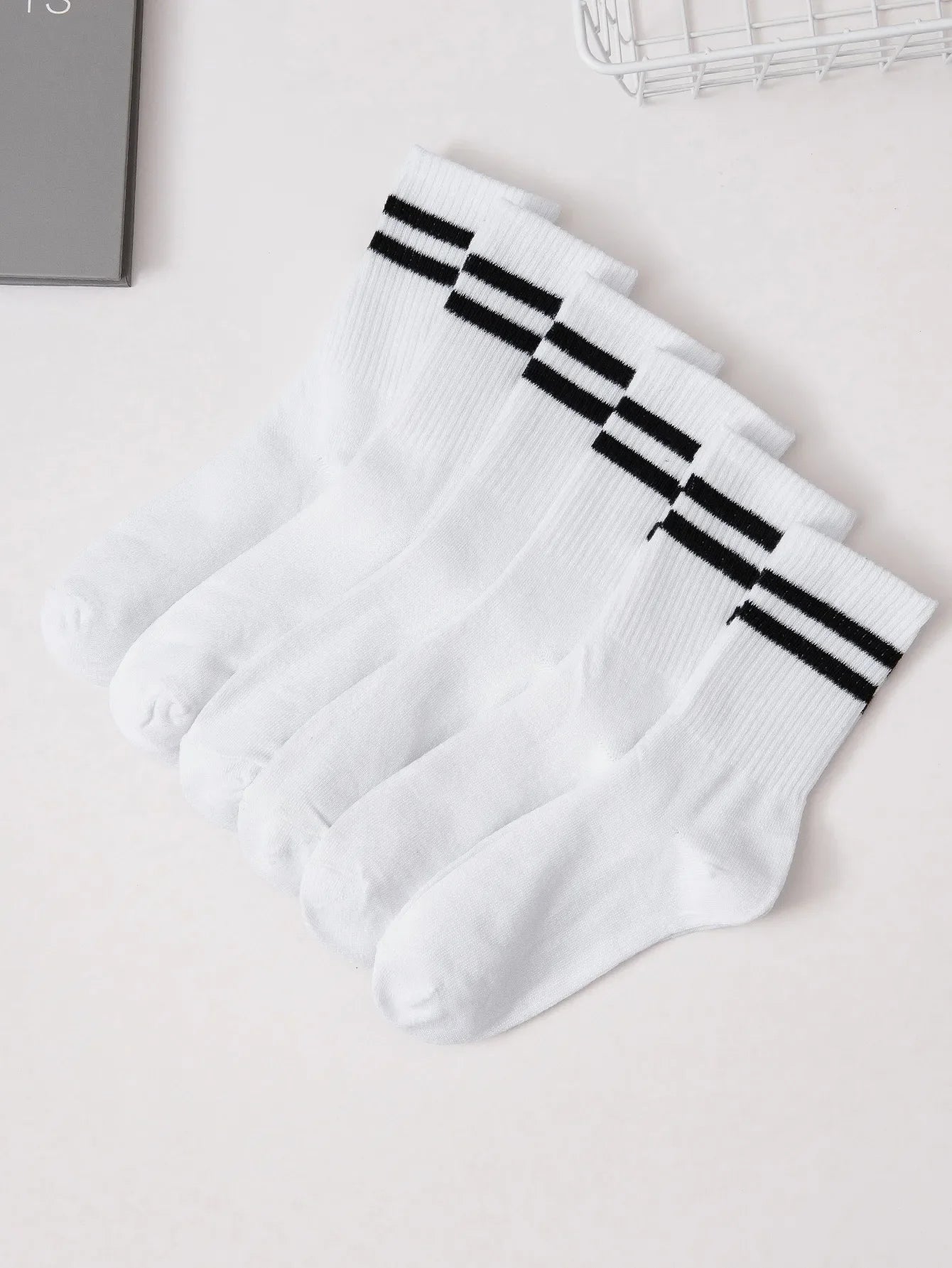 6/12 Pairs Middle Tube Socks For Men And Women Solid Colour In White and Black Fashion Sweat Absorption Breathable and Casual